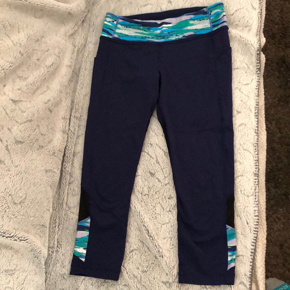 Lululemon possibly “Speed Up” Capri pants, size 8
